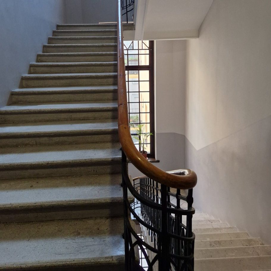 stair access hotel paris avoid elevators