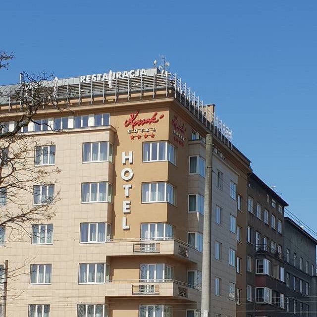 stair access hotel paris avoid elevators